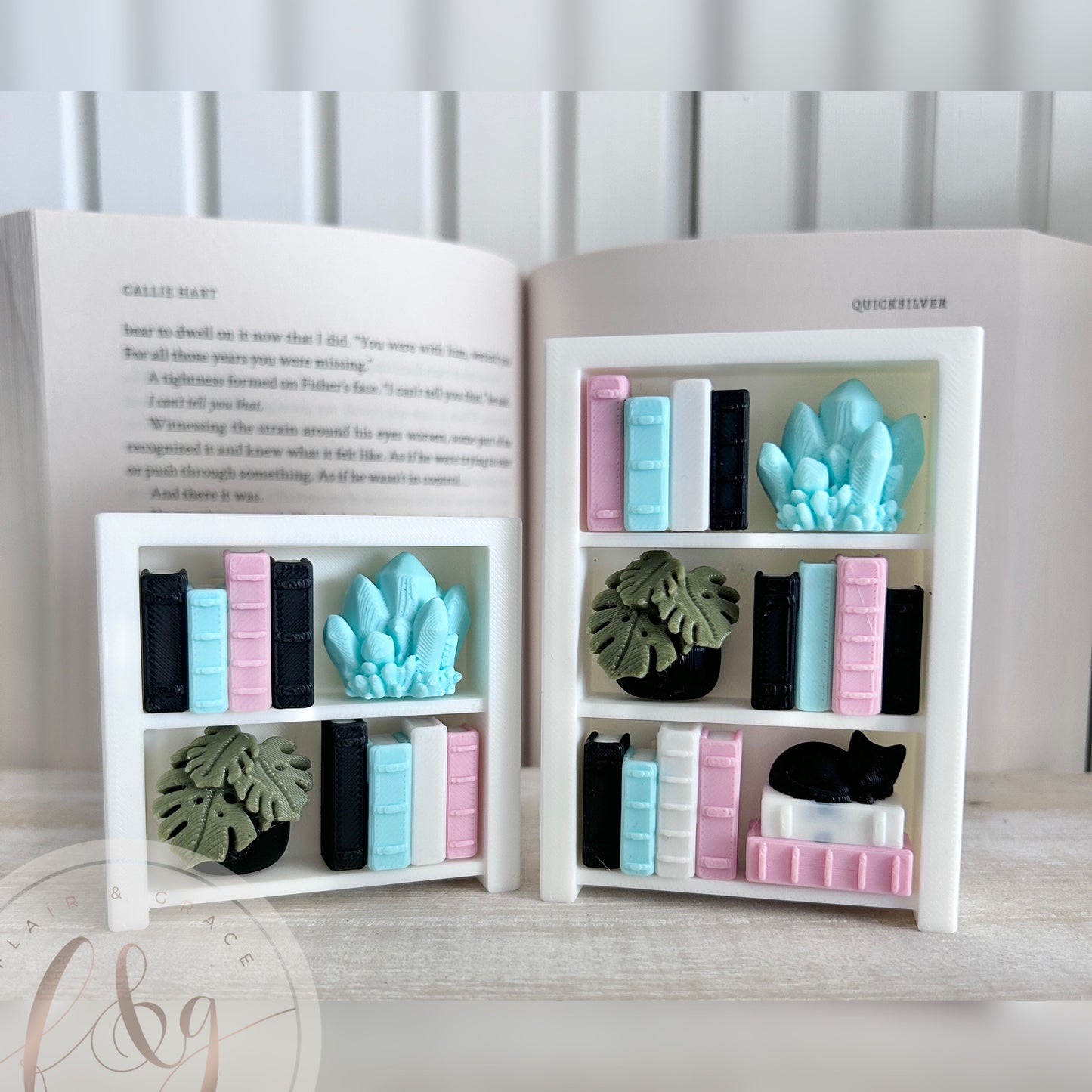 Bookshelf Fidget Clicker - Pastel