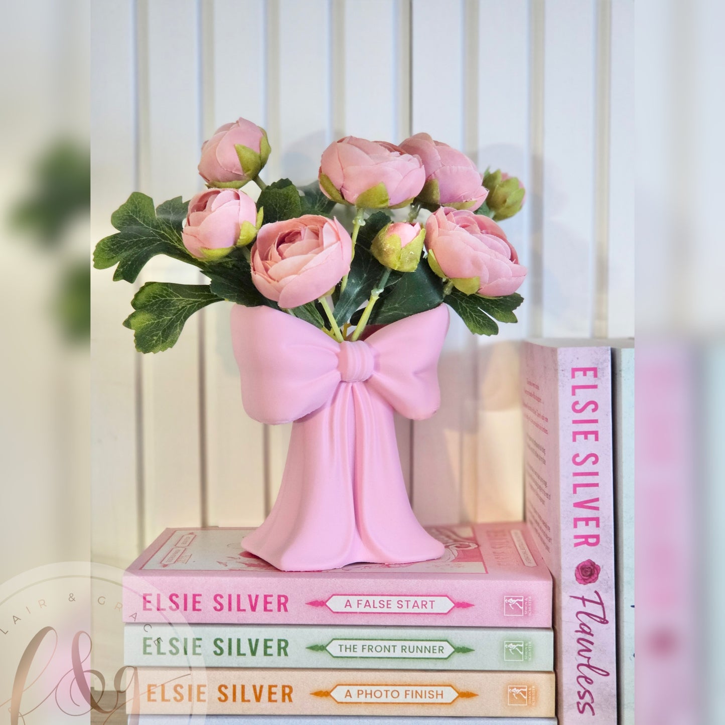Ribbon Bow Bookshelf Vase